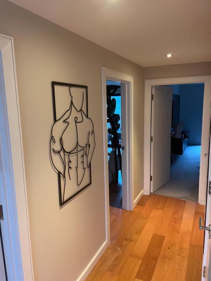 Cosy Bedroom In Luxury Apartment ลอนดอน ภายนอก รูปภาพ