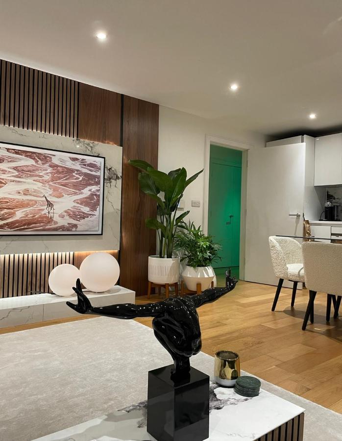 Cosy Bedroom In Luxury Apartment ลอนดอน ภายนอก รูปภาพ