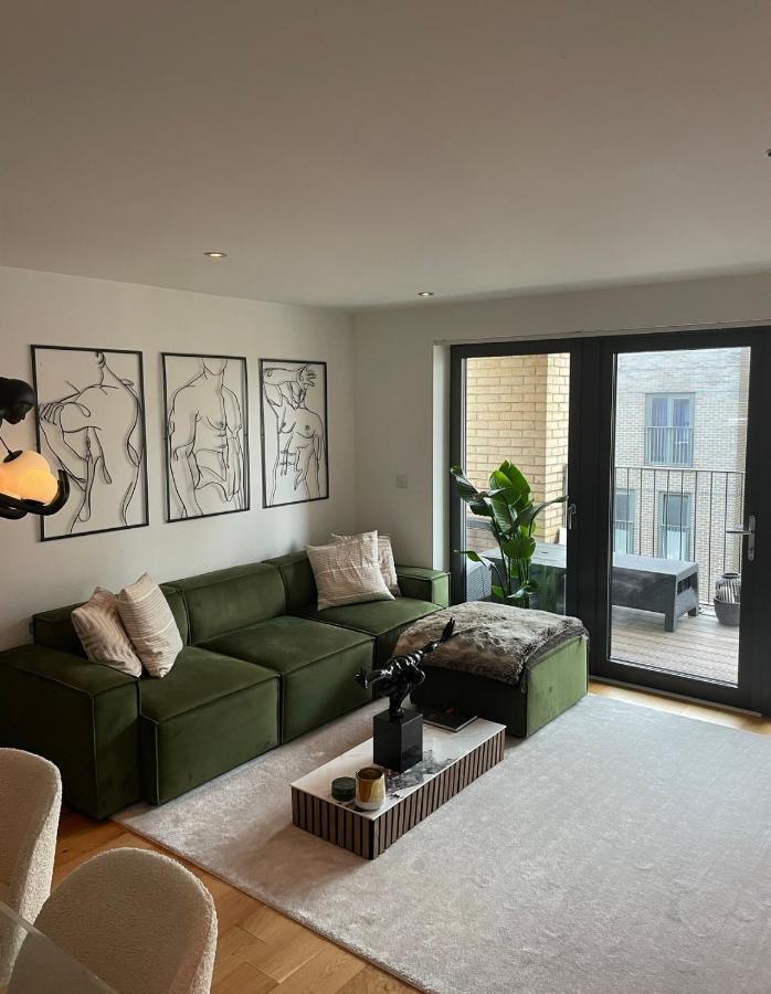 Cosy Bedroom In Luxury Apartment ลอนดอน ภายนอก รูปภาพ